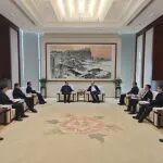 王衛(wèi)中高立平會(huì)見中國銀行山東省分行客人