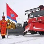 降雪結(jié)冰，預(yù)警！暢通道路，徐工！