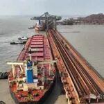 首船西芒杜鐵礦石運抵中國