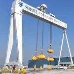 衛(wèi)華海洋承制天順海工2500t-120m門式起重機(jī)進(jìn)行重載試驗(yàn)
