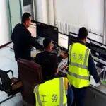 工位上幾個普通背影，獲數(shù)萬網(wǎng)友點贊！