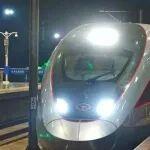 全程1318公里，中間只停一站！探訪京滬間最快列車