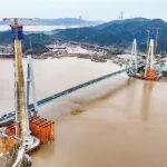 世界首個，主塔封頂