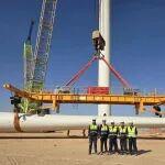 中聯(lián)重科履帶起重機助力阿曼Riyah-2風電場首臺風機吊裝成功