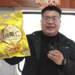 駐村書記帶貨！網(wǎng)友：歡迎進(jìn)入流動(dòng)的直播間！