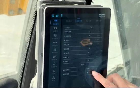 電瓶電壓與催化液位.jpg