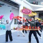 這里的年輕人，在高鐵站旁卷起了秧歌！