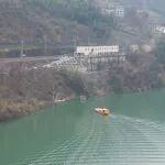 “90后”鐵路人和“70后”船夫，搭起深山小站的團(tuán)圓路