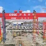 中船九院1600T大型龍門吊完成整體提升