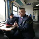 跨越2793公里的列車上，有位會(huì)說(shuō)13種方言的列車長(zhǎng)！