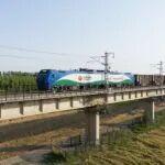 國(guó)家能源集團(tuán)朔黃兩萬噸重載列車10年運(yùn)輸煤炭超15億噸