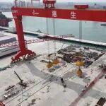 衛(wèi)華海洋承制惠生清潔能源1200T門式起重機完成重載實驗