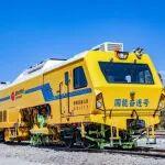 鐵路黑科技！我國首臺(tái)混動(dòng)智能搗固車硬核下線