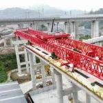 浙江中建路橋超低趴架橋機(jī)挑戰(zhàn)5.2米極限控高架梁