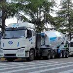 燃動啟程 · 雙車交付 I 中集車輛&一汽解放新能源半掛攪拌車與粉罐車交付廣州客戶
