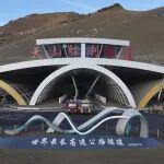 “不是打穿天山容易，而是天山那頭有人民！”
