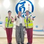 大巴爆胎、50人被困高速，接下來(lái)發(fā)生的一幕幕……