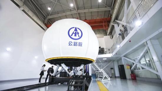 八自由度駕駛模擬器.jpg