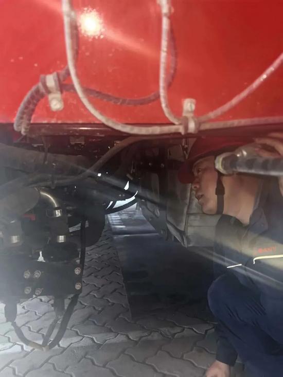 锦旗收到手软！三一海工2026年春季巡检进行时_铁甲工程机械网
