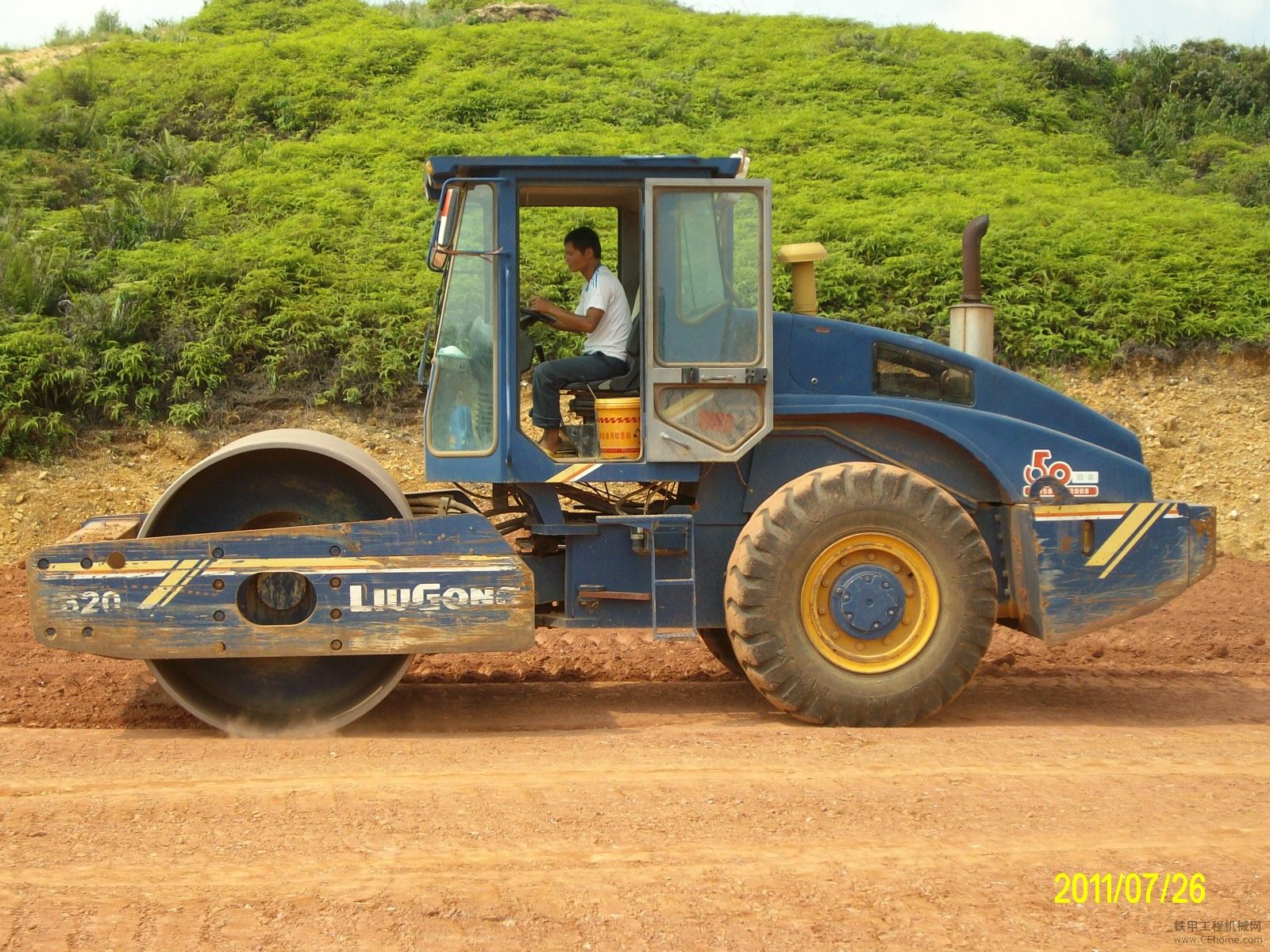 廣西南寧遭遇限量版柳工壓路機(jī) 整個東半球盡兩臺