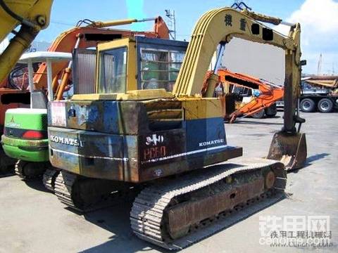 小松挖掘机老爷车