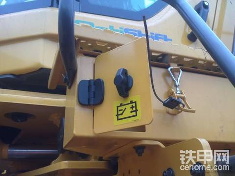 我們這剛來的VOLVO220G裝載機(jī)