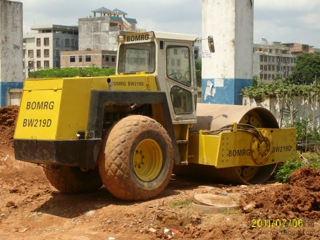 大家來跟帖，進(jìn)口壓路機(jī)“街拍”