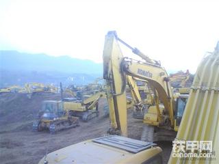 嘿嘿  PC300閃亮登場了