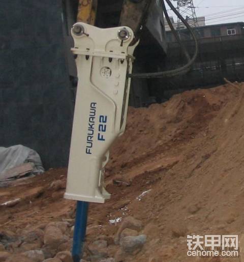 液压破碎锤使用与维护