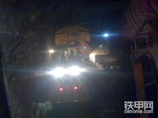 龍工6065工作照 ，泥活 。隧道。