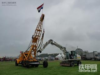 国外一个整治河道的工程，看看这里面的一台卡特真漂亮！