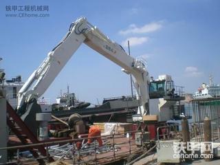 国内的利勃海尔挖泥船