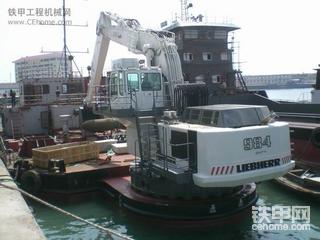 国内的利勃海尔挖泥船