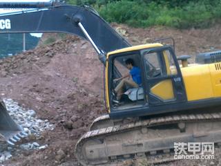 山河智能旋挖鉆機和徐挖挖掘機330LC—8B