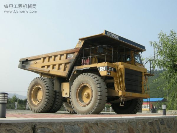 求购 小松PC1250-8 挖机和 卡特777C 工程车