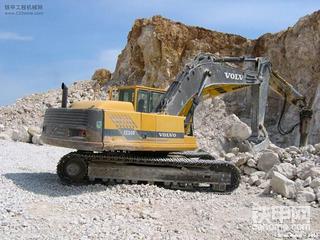 这台沃尔沃EC340长得有点怪