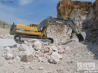 这台沃尔沃EC340长得有点怪