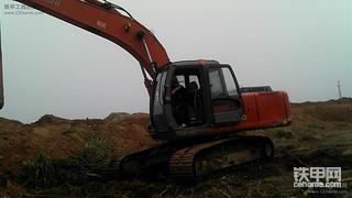 出售06年日立200一台，有意着看图.13875881237