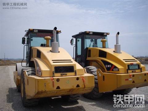 看看俺的压路机啊