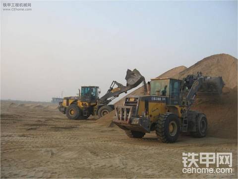 徐工50G，加長臂、加大斗鏟沙子，有圖為證