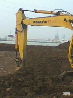 看看这台山寨挖机