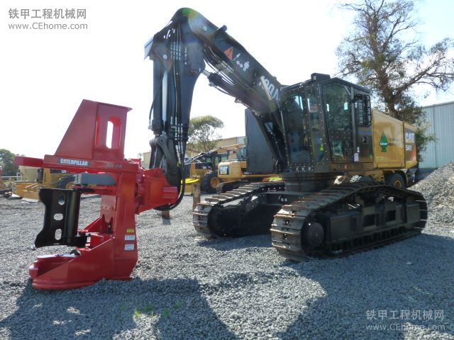 卡特390D LME挖掘機(jī)上拖扳車(chē)去礦山