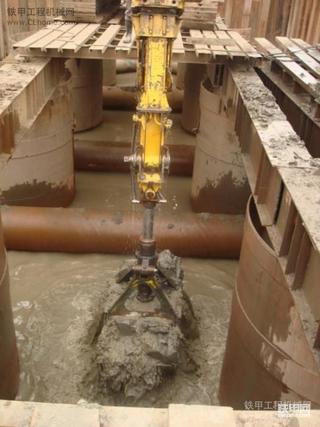 来来围观。特种挖掘机、中国就没几台....