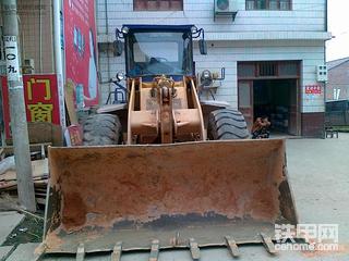 龙工07年6000小时40铲车LG843还值多少钱啊？