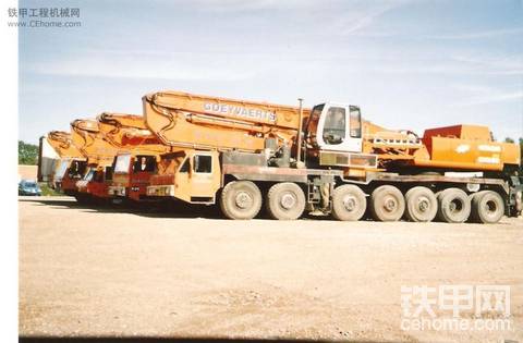 这是挖机还是吊车？求鉴定