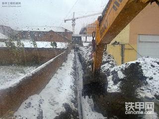 这雪下得也太早了