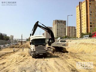 Hidromek HMK300LC-3挖掘机同斯堪尼亚卡车