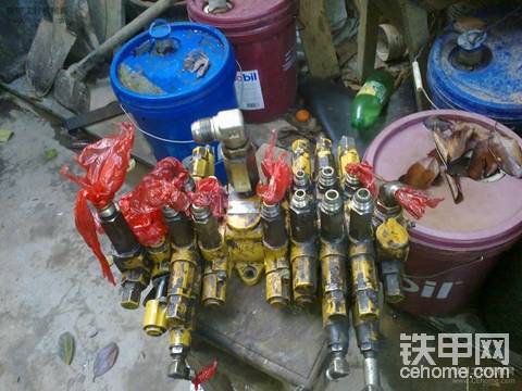 求救啊，PC小松45-1分配阀油封那有啊