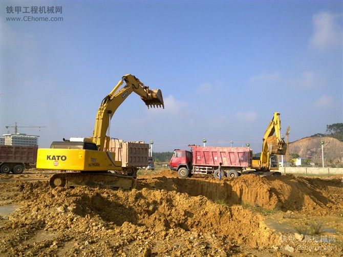 我的挖机2011年所到过工地的干活照(人生中的第一台机到第三台)