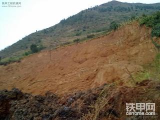砖厂、采料区大滑坡 最近我的活巨多哎、、、